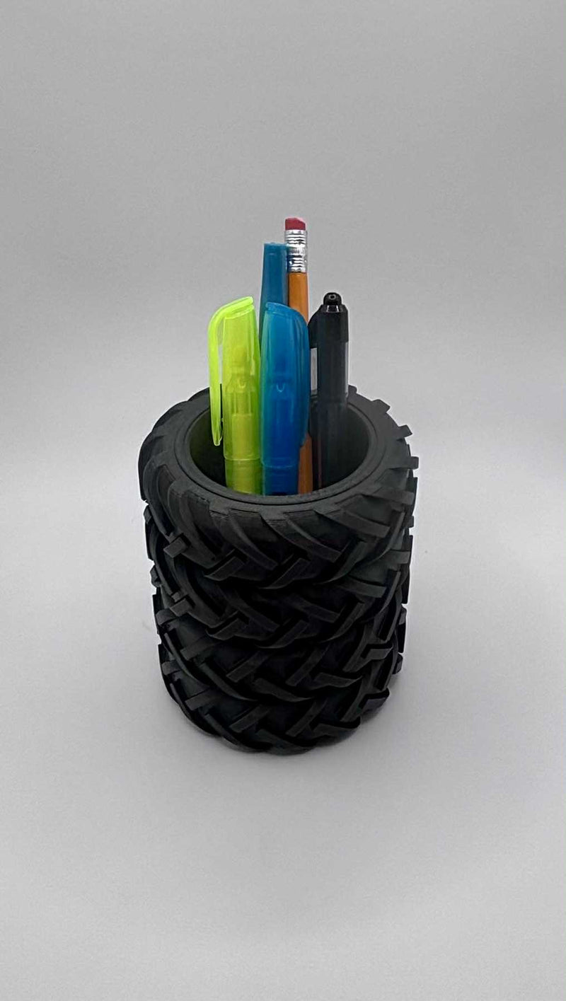 Porte-crayons inspiré des pneus de tracteur– Accessoire de bureau original – Mud Tire – Tracteur
