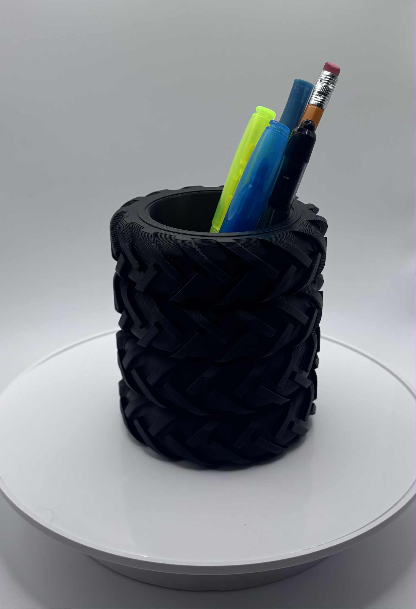 Porte-crayons inspiré des pneus de tracteur– Accessoire de bureau original – Mud Tire – Tracteur