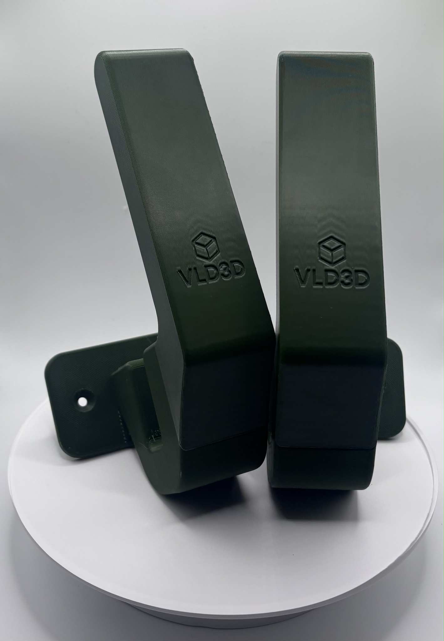 Wall-mounted hockey glove holder – Wall-mounted hockey storage