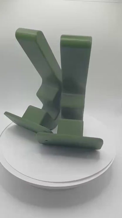 Wall-mounted hockey glove holder – Wall-mounted hockey storage