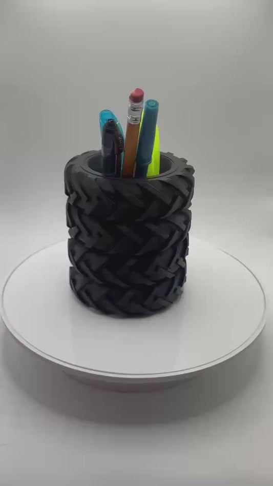 Porte-crayons inspiré des pneus de tracteur– Accessoire de bureau original – Mud Tire – Tracteur